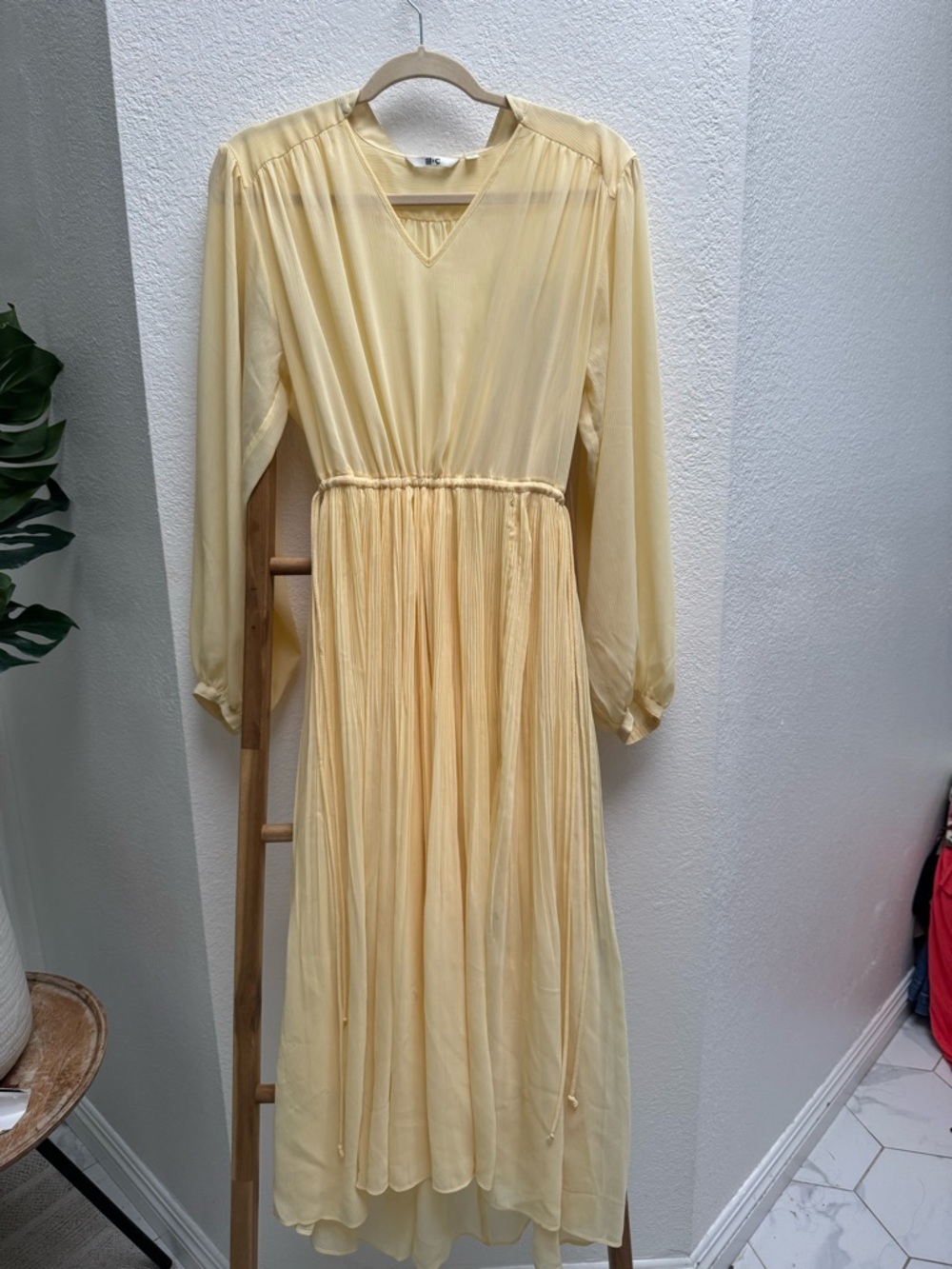 Uniqlo Pale Yellow Midi Dress - Picture 3 of 11